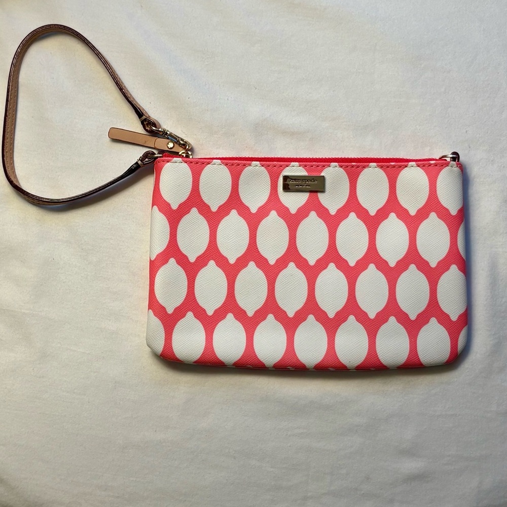 ♠️Kate Spade Coral and White Wristlet